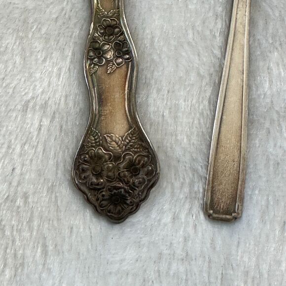 Vintage Holmes & Edwards Ladle Serving Silverplate Floral and Cocktail Forks Lot - Picture 8 of 11